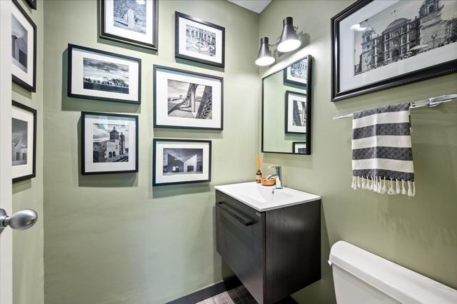 68 W Schiller Street, Chicago, IL 60610