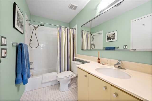 68 W Schiller Street, Chicago, IL 60610