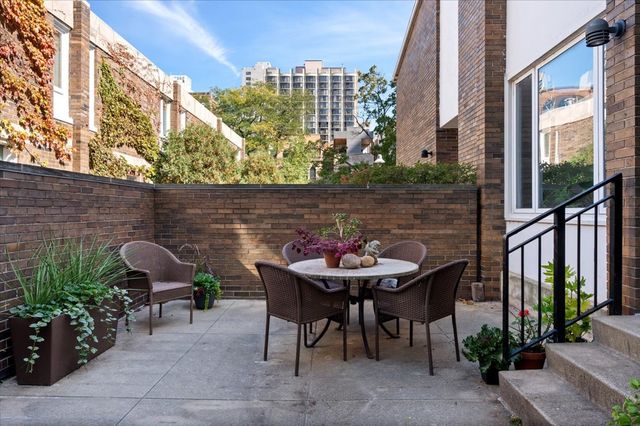 68 W Schiller Street, Chicago, IL 60610