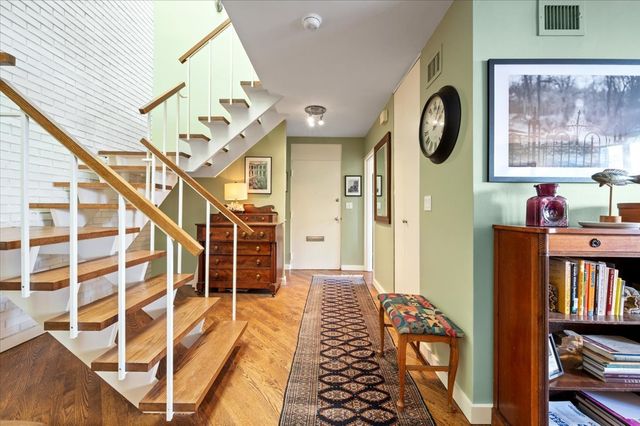 68 W Schiller Street, Chicago, IL 60610