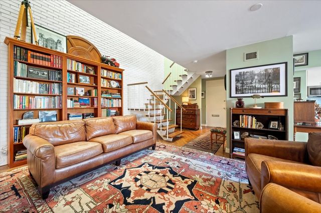 68 W Schiller Street, Chicago, IL 60610