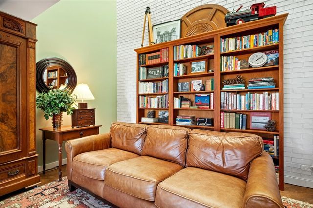 68 W Schiller Street, Chicago, IL 60610