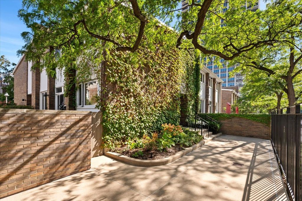 68 W Schiller Street, Chicago, IL 60610 — photo 2