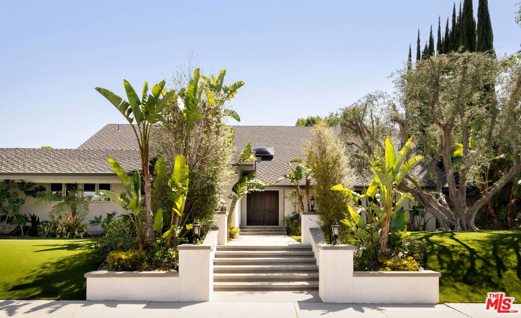 19714 Komar Drive, Tarzana, CA 91356