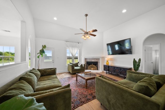 218 Bent Creek Drive, Waxahachie, TX 75165