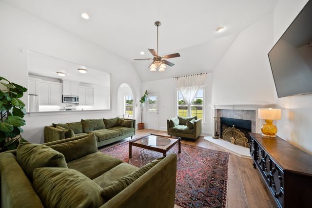 218 Bent Creek Drive, Waxahachie, TX 75165
