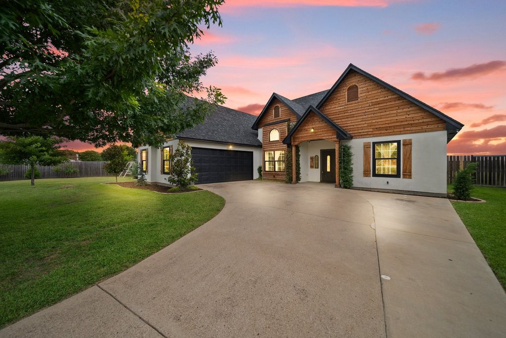 218 Bent Creek Drive, Waxahachie, TX 75165