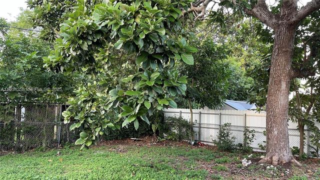 761 NW 183rd Dr, Miami Gardens, FL 33169