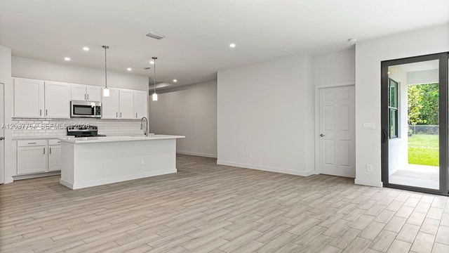 7704 Pacific Ave, Fort Pierce, FL 34951