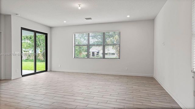 7704 Pacific Ave, Fort Pierce, FL 34951
