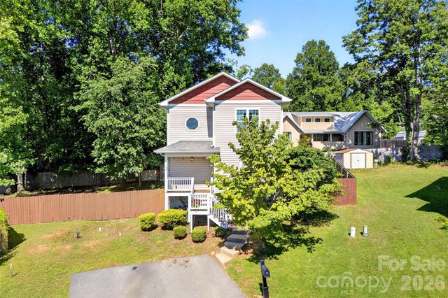 12 Jubilee Circle, Black Mountain, NC 28711