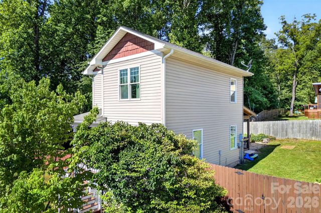 12 Jubilee Circle, Black Mountain, NC 28711