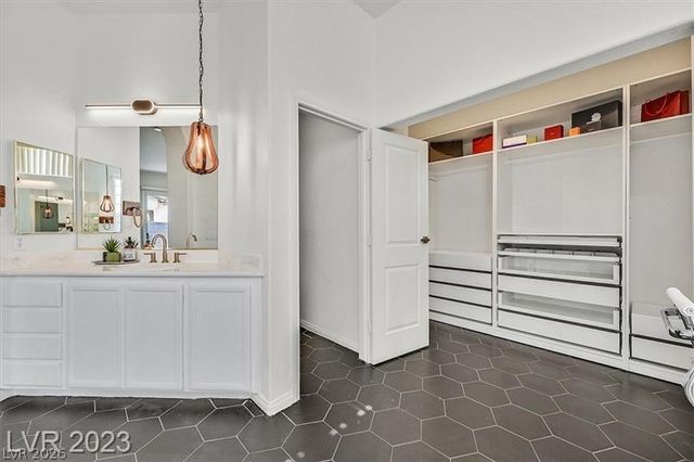 8086 Lapis Harbor Avenue, Las Vegas, NV 89117