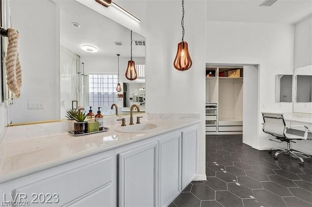 8086 Lapis Harbor Avenue, Las Vegas, NV 89117