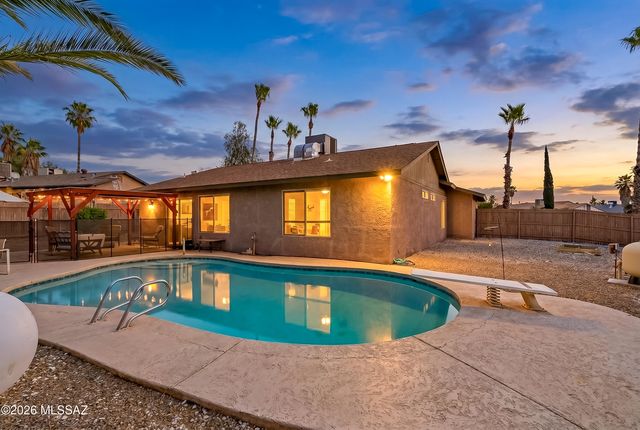2642 S Black Moon Drive, Tucson, AZ 85730