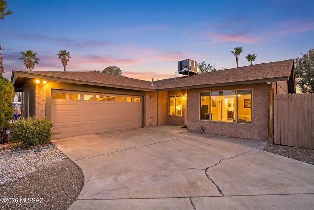 2642 S Black Moon Drive, Tucson, AZ 85730