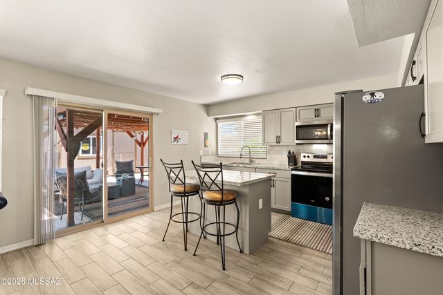 2642 S Black Moon Drive, Tucson, AZ 85730