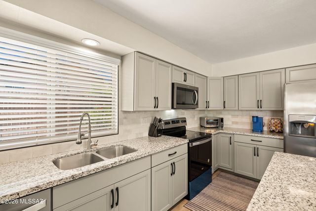 2642 S Black Moon Drive, Tucson, AZ 85730