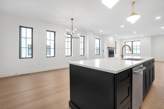 1083 W 3rd Avenue, Columbus, OH 43212