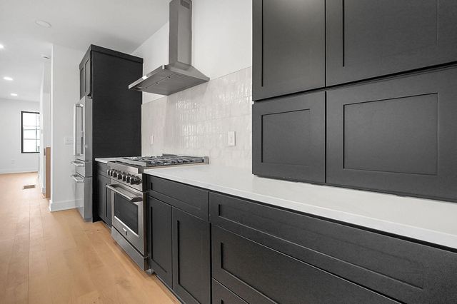 1083 W 3rd Avenue, Columbus, OH 43212