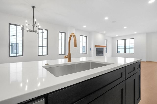 1083 W 3rd Avenue, Columbus, OH 43212