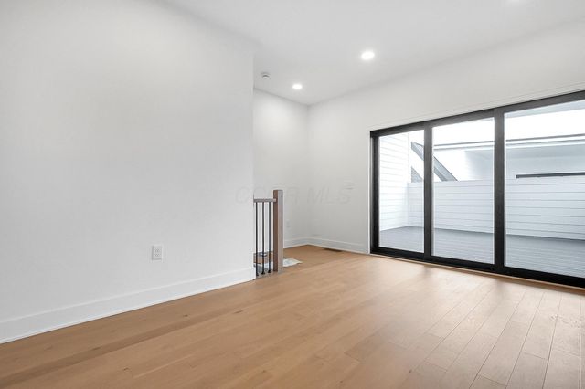 1083 W 3rd Avenue, Columbus, OH 43212