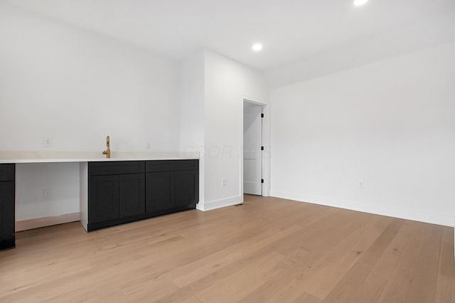 1083 W 3rd Avenue, Columbus, OH 43212