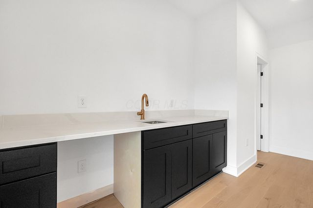 1083 W 3rd Avenue, Columbus, OH 43212