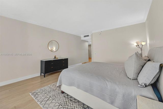 21050 Point Place 2301, Aventura, FL 33180