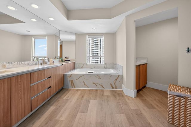 21050 Point Place 2301, Aventura, FL 33180