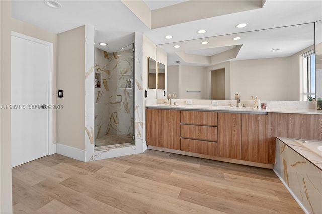 21050 Point Place 2301, Aventura, FL 33180