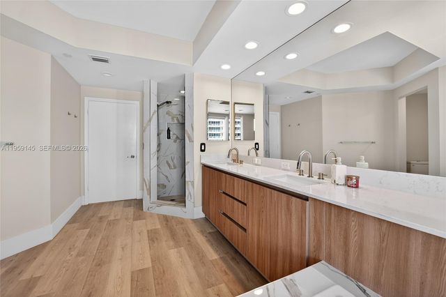 21050 Point Place 2301, Aventura, FL 33180
