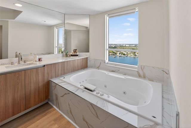 21050 Point Place 2301, Aventura, FL 33180