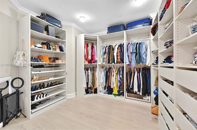 21050 Point Place 2301, Aventura, FL 33180