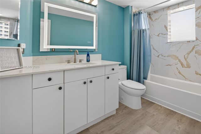 21050 Point Place 2301, Aventura, FL 33180