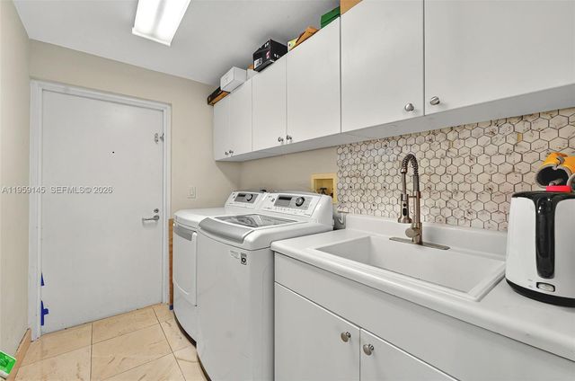 21050 Point Place 2301, Aventura, FL 33180