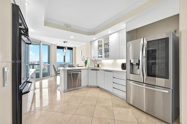 21050 Point Place 2301, Aventura, FL 33180