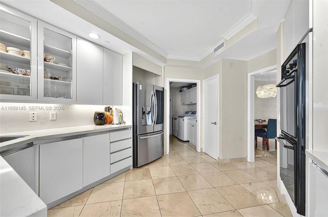 21050 Point Place 2301, Aventura, FL 33180