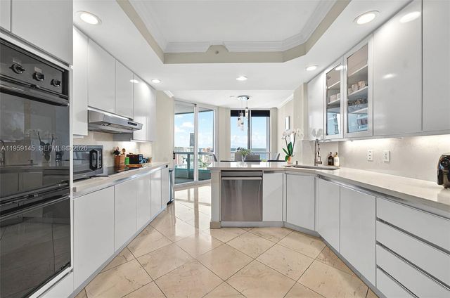 21050 Point Place 2301, Aventura, FL 33180