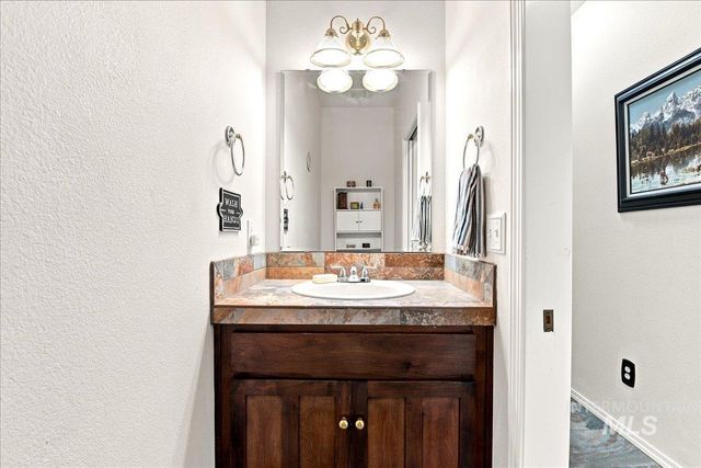 2884 Rough Stone Way, Meridian, ID 83646