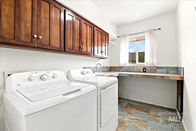 2884 Rough Stone Way, Meridian, ID 83646