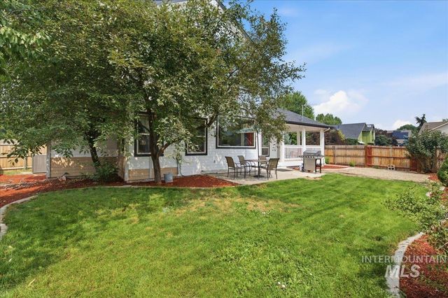 2884 Rough Stone Way, Meridian, ID 83646