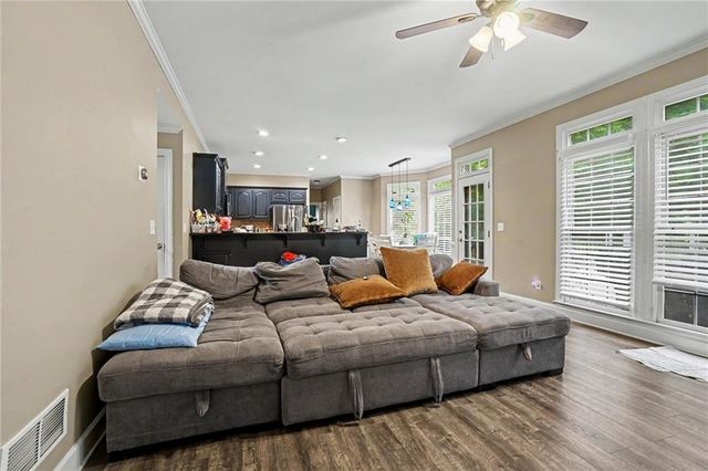 521 Richmond Place, Loganville, GA 30052