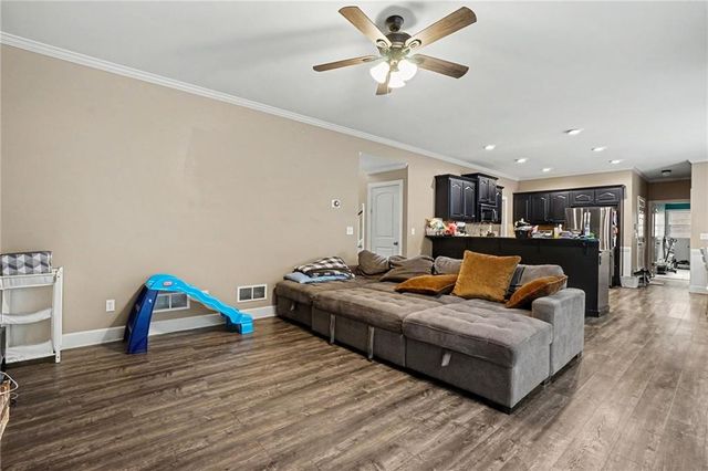 521 Richmond Place, Loganville, GA 30052