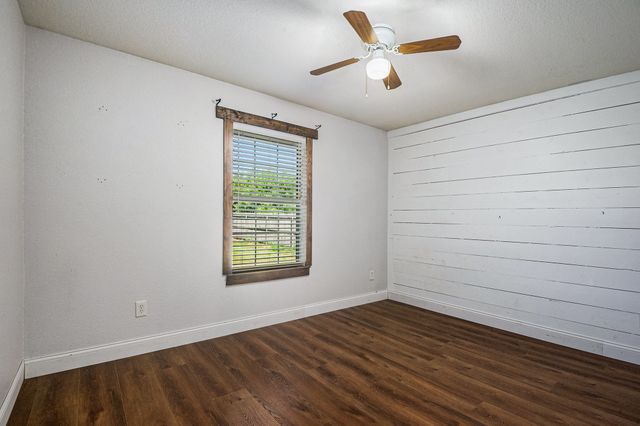 408 Mesquite Drive, Rio Vista, TX 76093