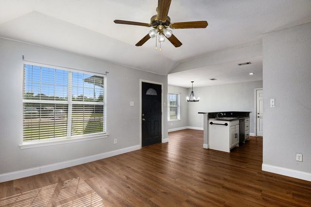 408 Mesquite Drive, Rio Vista, TX 76093