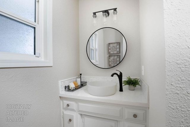 16012 Sycamore Ave, Patterson, CA 95363