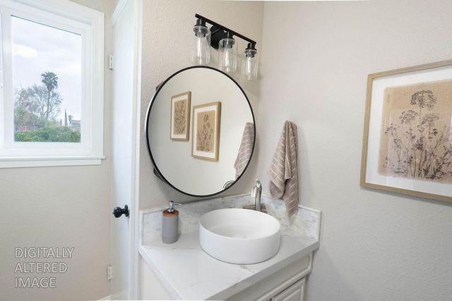 16012 Sycamore Ave, Patterson, CA 95363