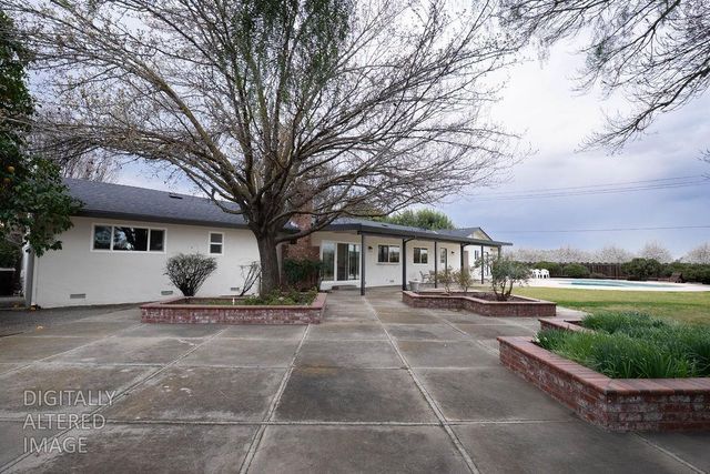 16012 Sycamore Ave, Patterson, CA 95363