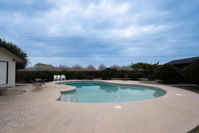 16012 Sycamore Ave, Patterson, CA 95363